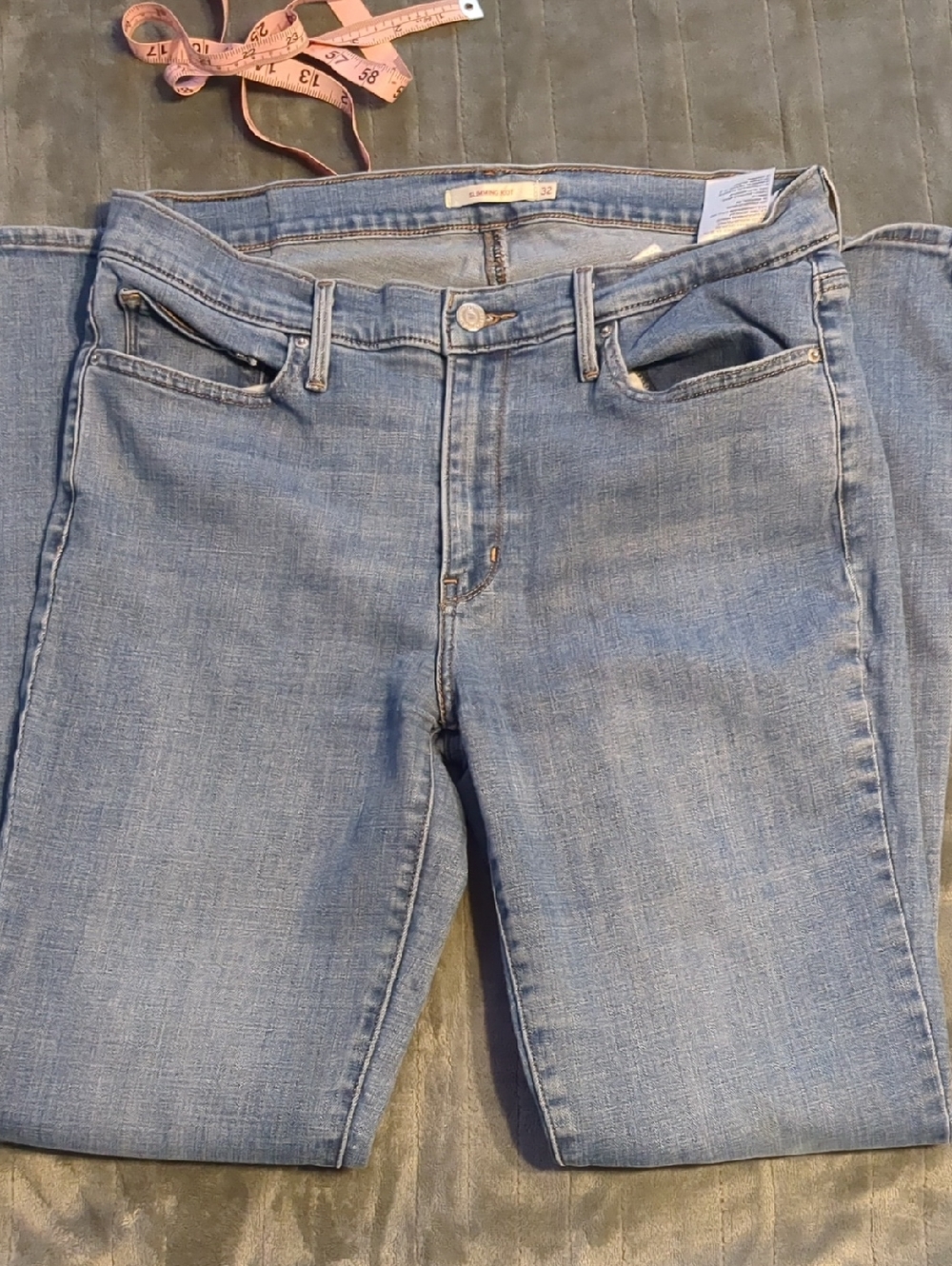 Levi’s Women's Classic Slimming Bootcut Jeans. - Picture 4 of 16
